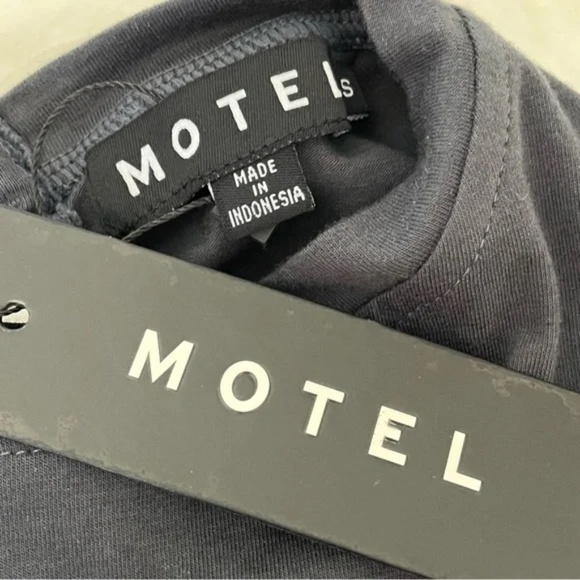 Motel Rocks | New Black Suratmi Long Sleeve Open Back Cropped Top, Small - Picture 6 of 9